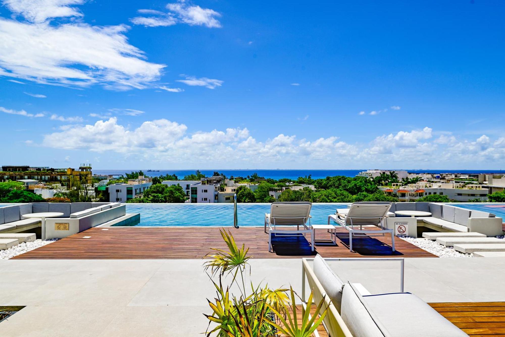 Hotel Aloft Playa Del Carmen Esterno foto Rooftop pool at the Ritz-Carlton, Dorado Beach, Puerto Rico