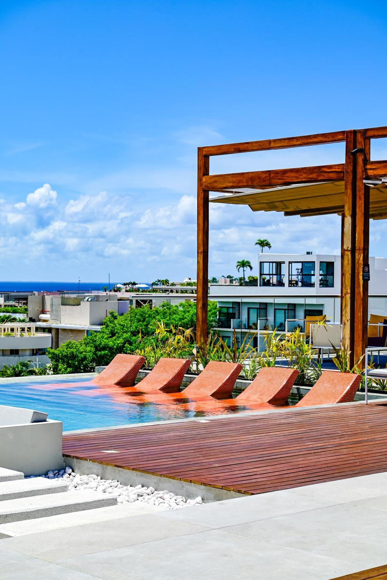 Hotel Aloft Playa Del Carmen Esterno foto Rooftop pool at the Hotel Habitas Tulum