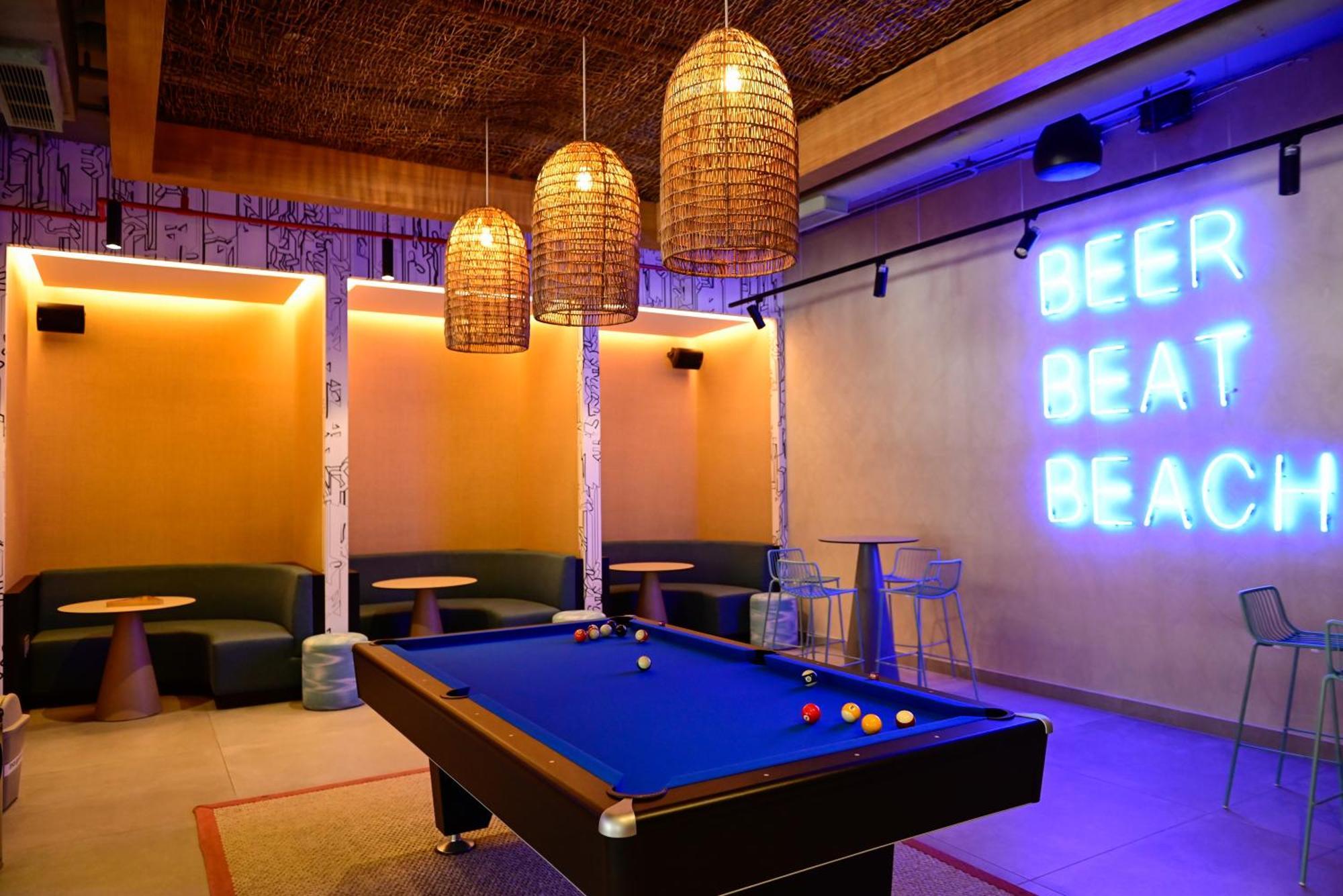 Hotel Aloft Playa Del Carmen Esterno foto The interior of the bar