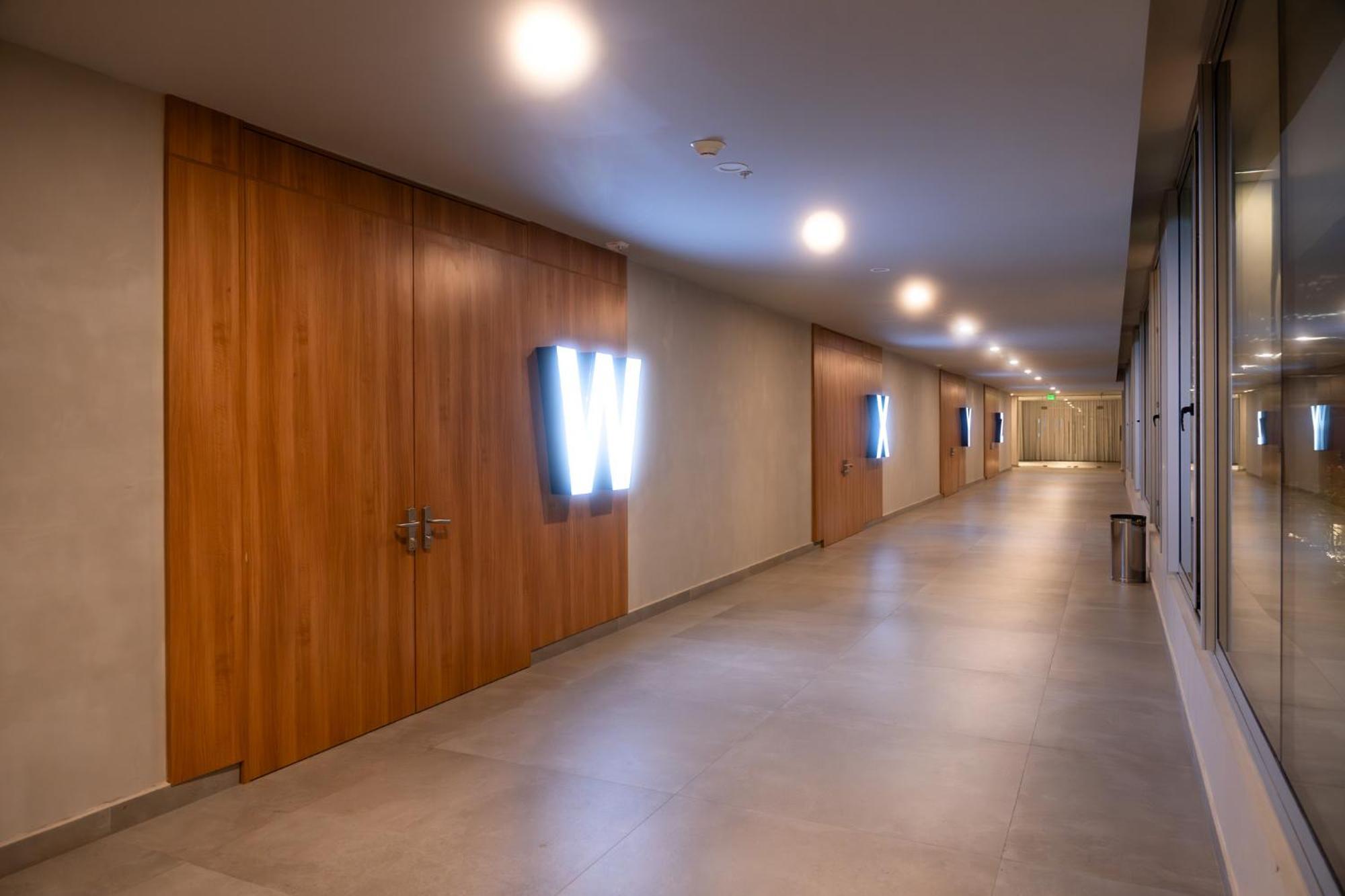 Hotel Aloft Playa Del Carmen Esterno foto Interior of the building