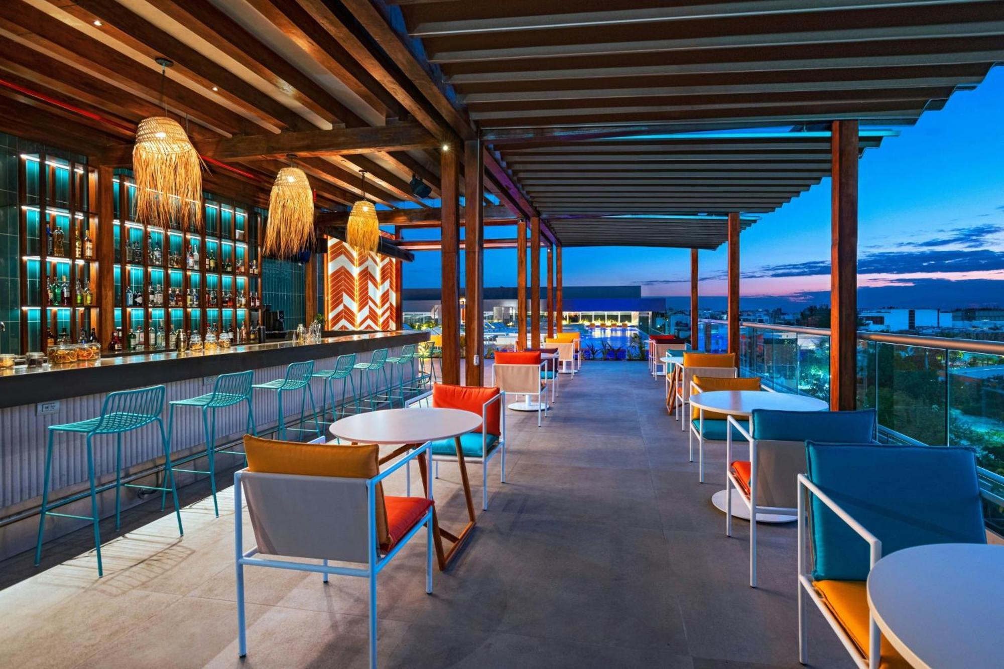 Hotel Aloft Playa Del Carmen Esterno foto The rooftop bar at the W Bali