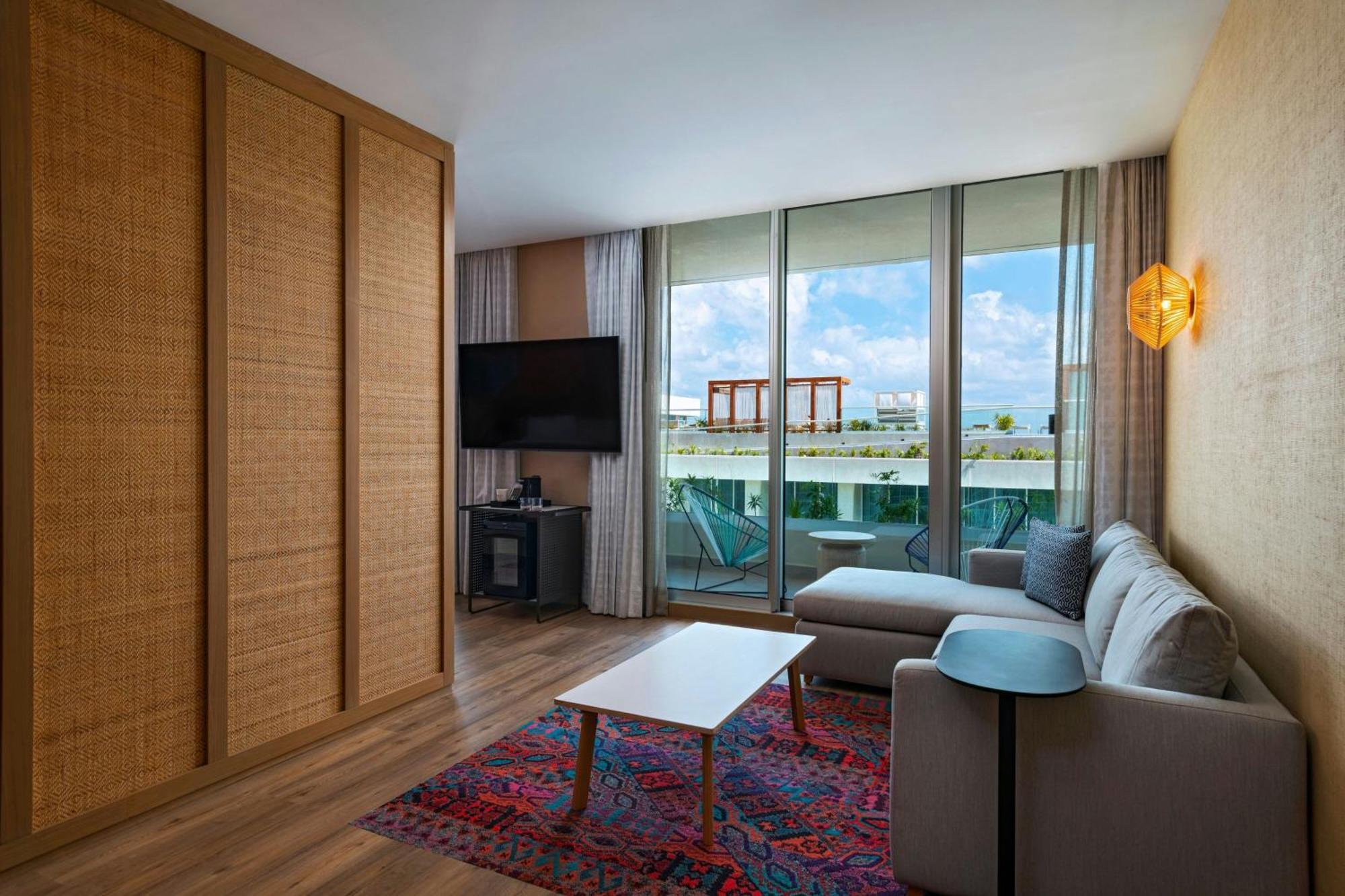 Hotel Aloft Playa Del Carmen Esterno foto A suite at the W Miami